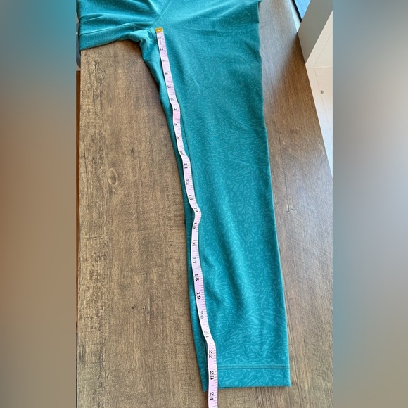 Lululemon Women’s Wunder Train 7/8 Leggings Size 6 Emerald Ice Emboss - Picture 4 of 5